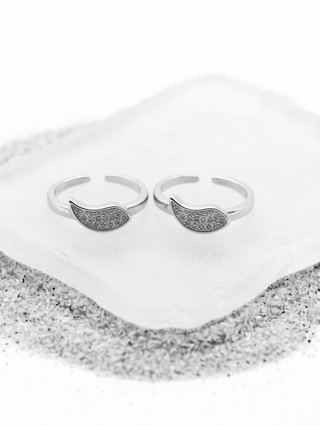 Noiré Curve Toe Rings