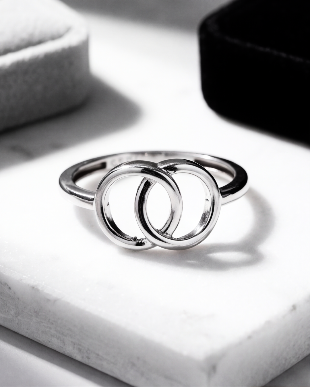 The Infinity Loop Ring