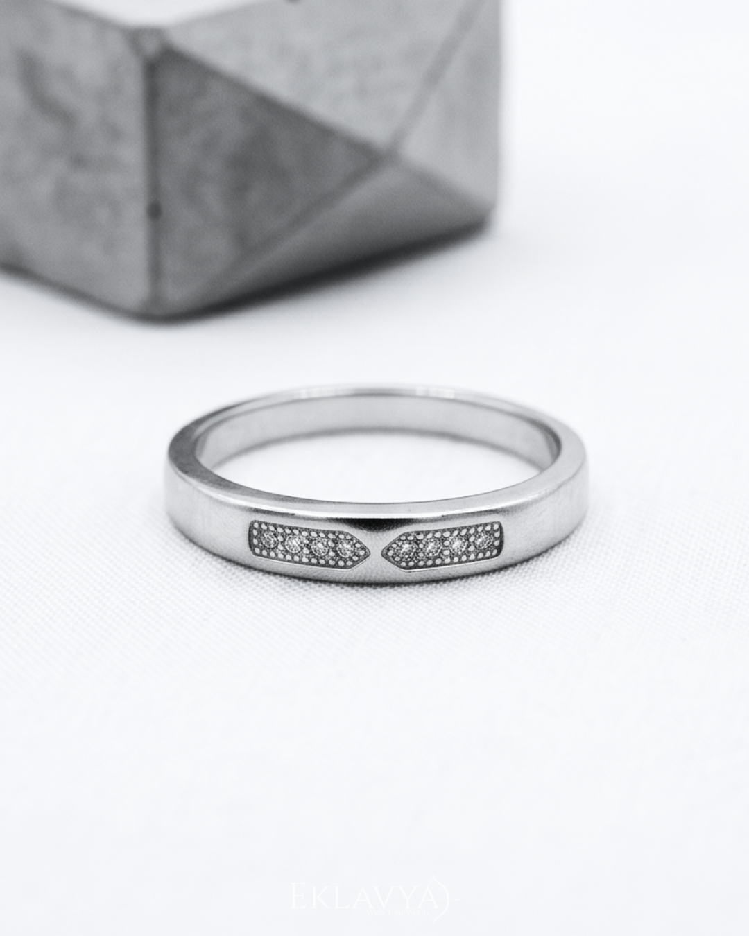 Noiré Edge Band Ring