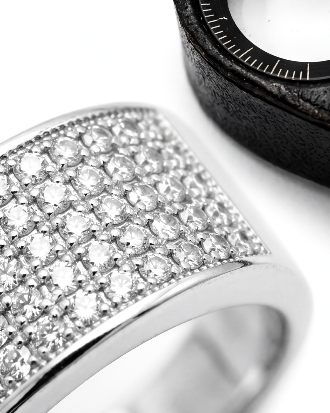Aurora Pavé Band Ring – (5 Rows)