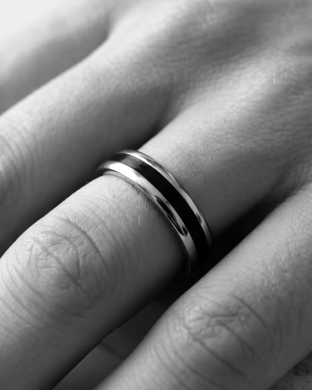 Unisex Noir Edge Band Ring