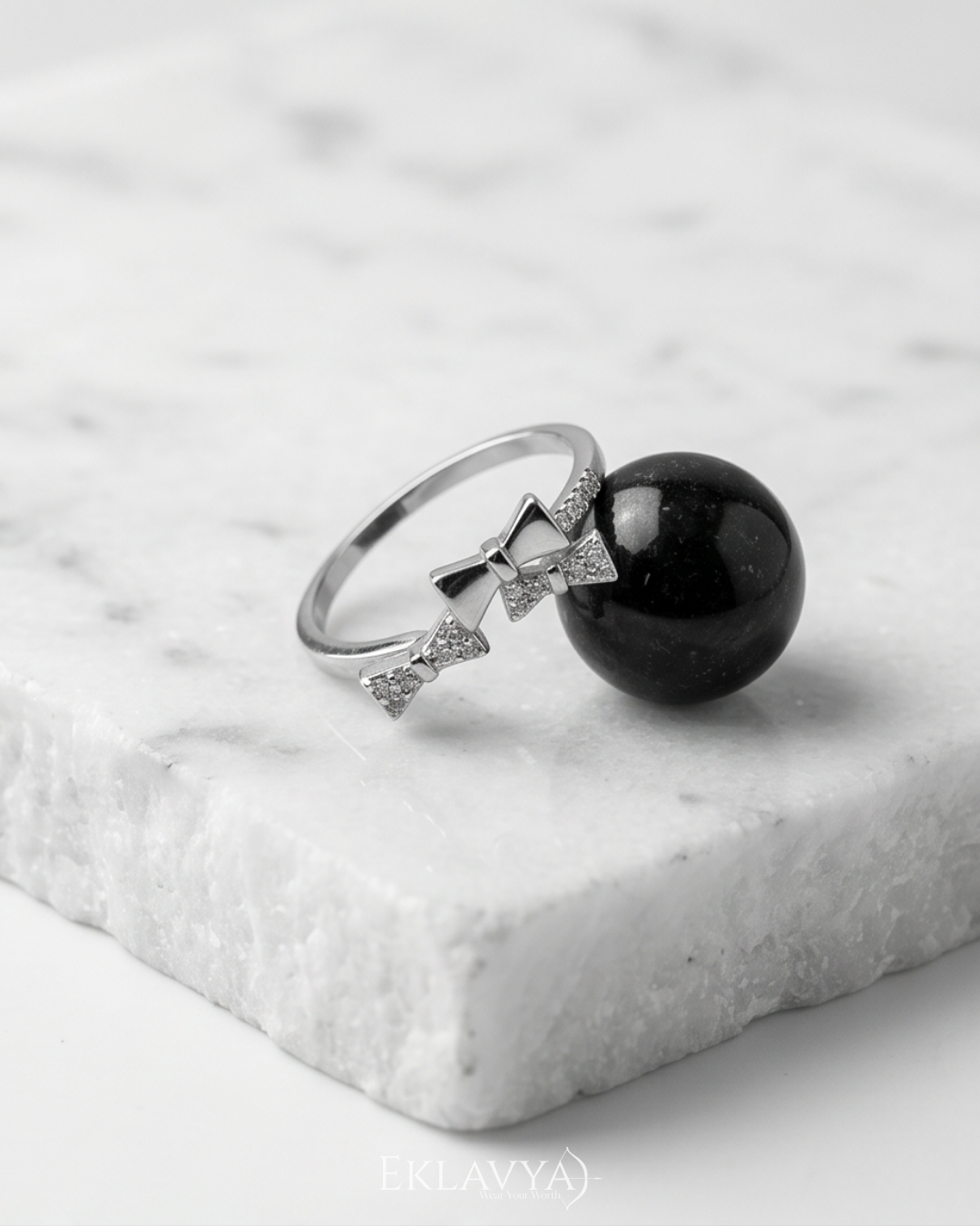 Lunéra Bow Ring