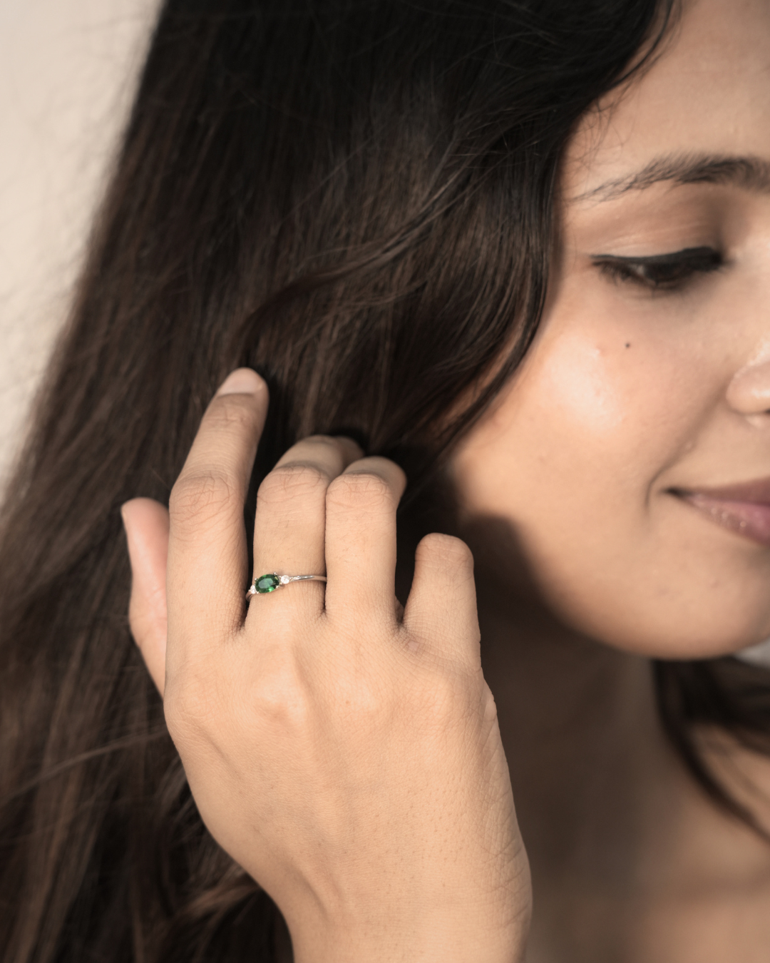 Eklavya Emeralda Elegance Oval Ring — catalog image 2