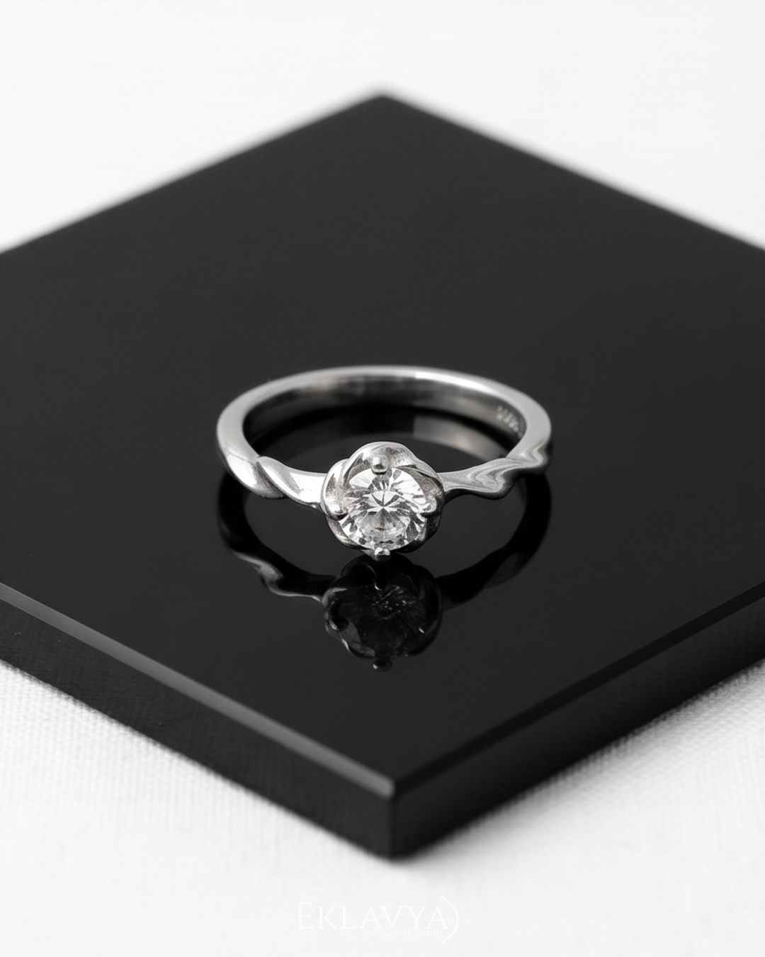 Floréa Solitaire Ring