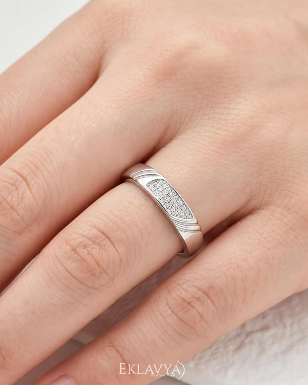 Élanique Crest Ring