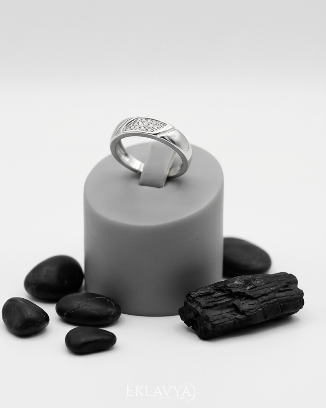 Élanique Crest Ring
