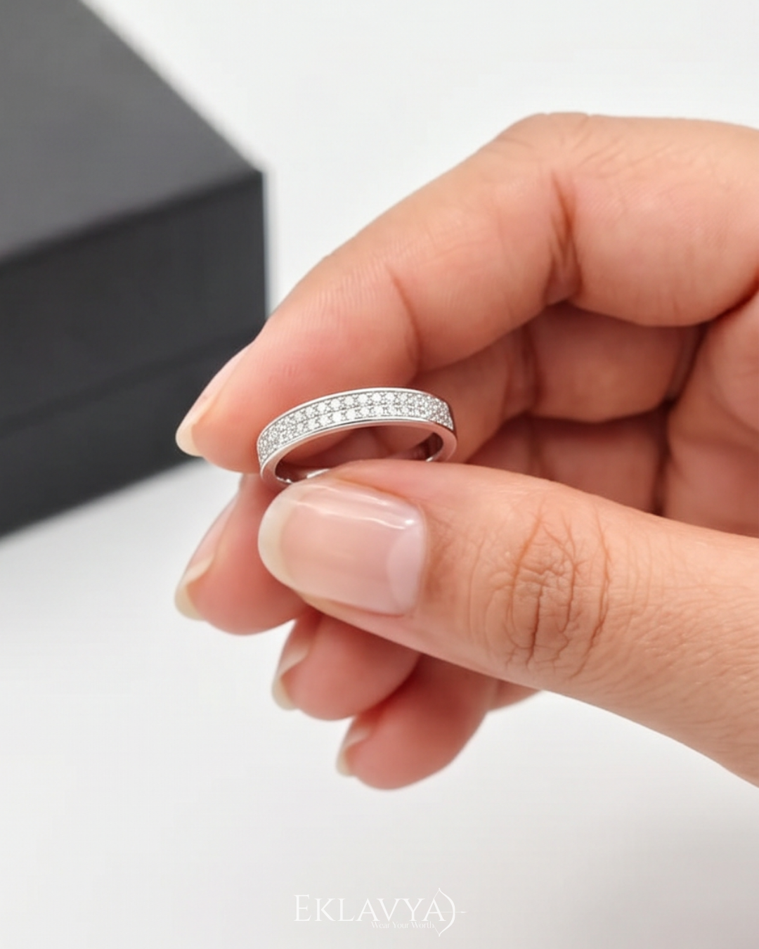 Lunévo Band Ring