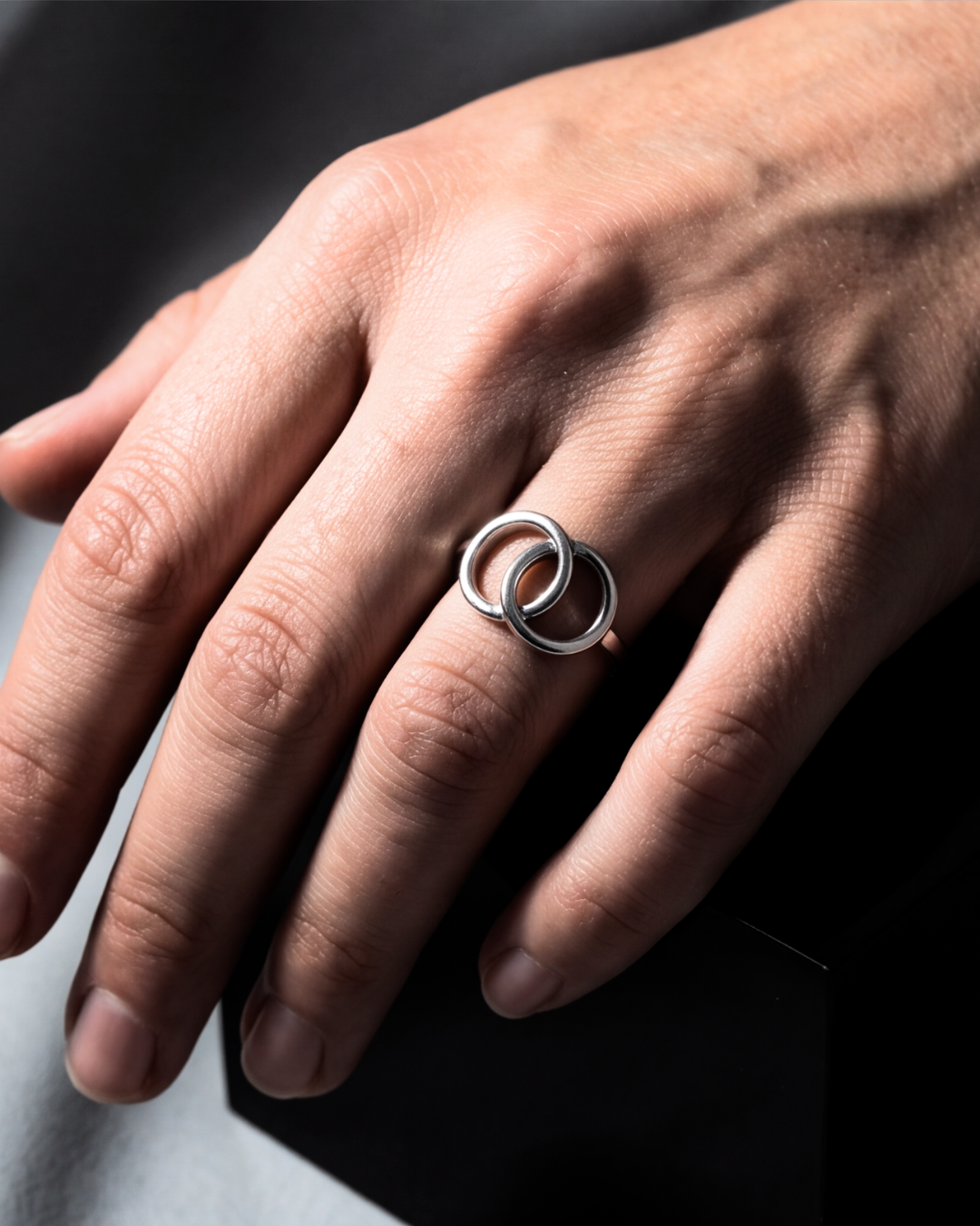 The Infinity Loop Ring