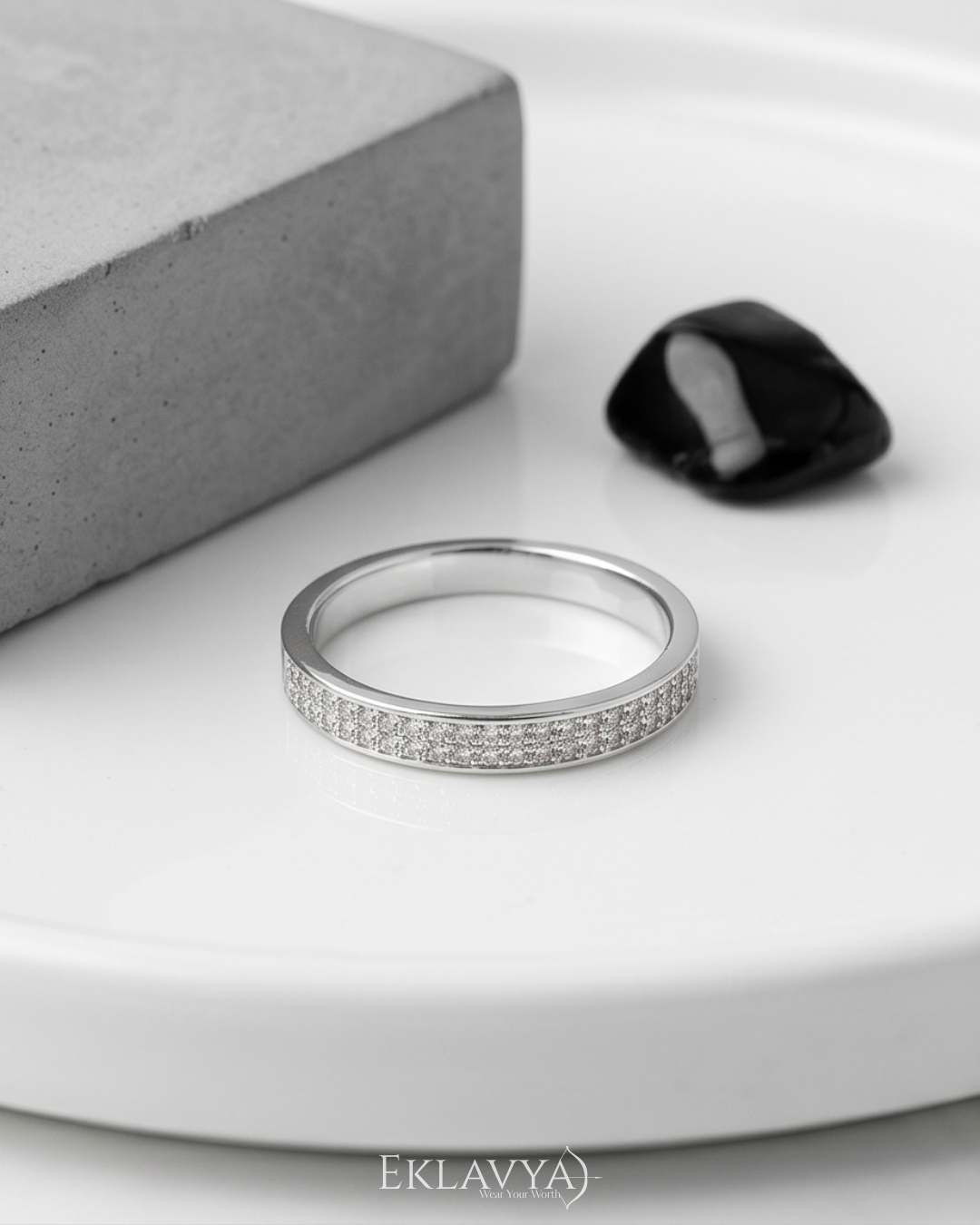 Lunévo Band Ring