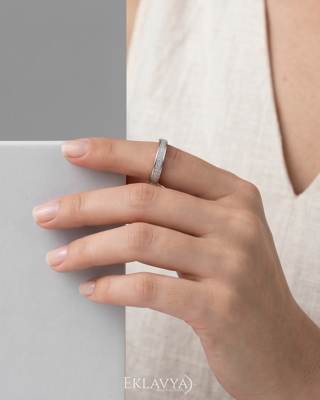 Lunévo Band Ring