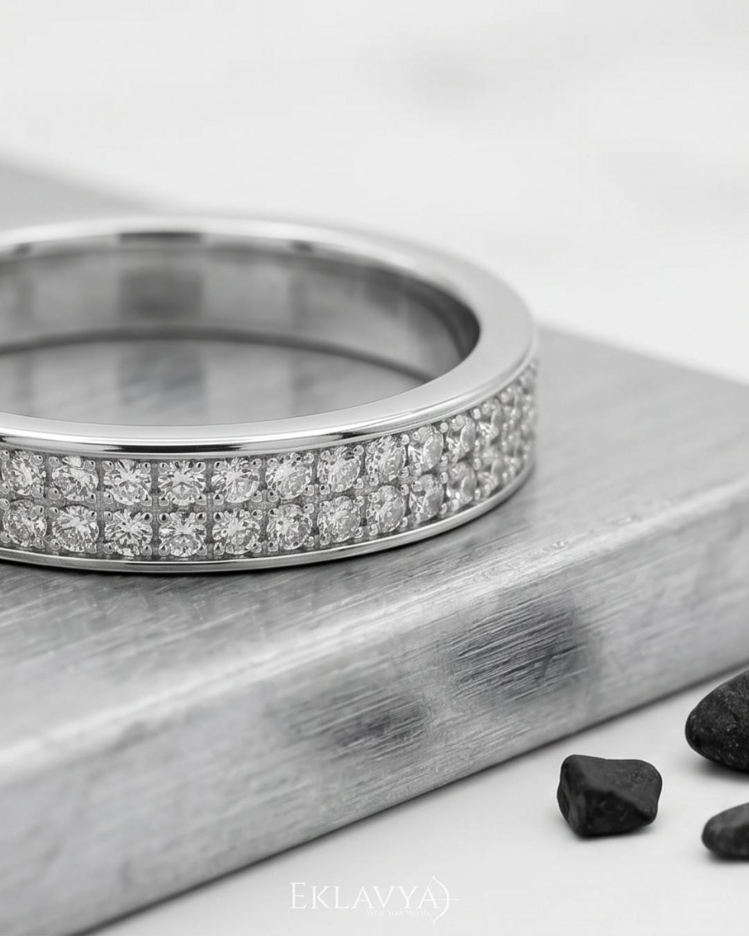 Lunévo Band Ring