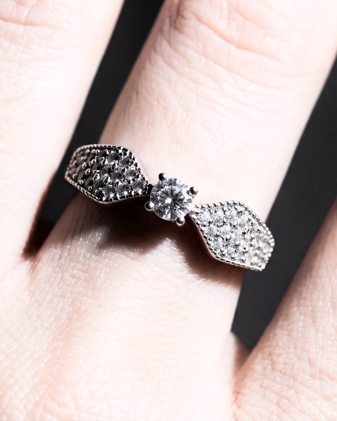The Solitaire Élan Ring