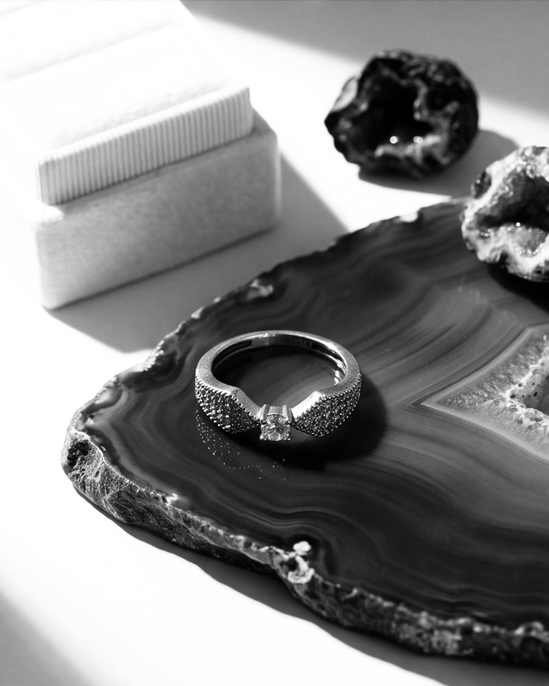 The Solitaire Élan Ring