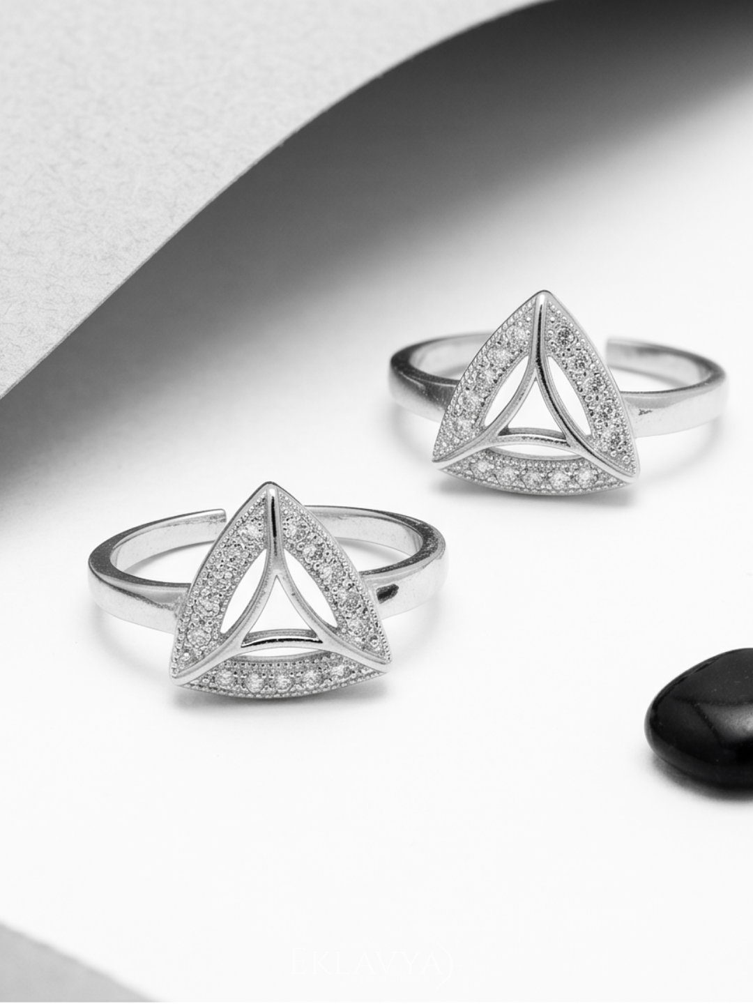 Trinelle Spark Toe Rings
