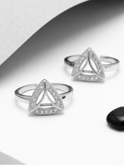 Trinelle Spark Toe Rings
