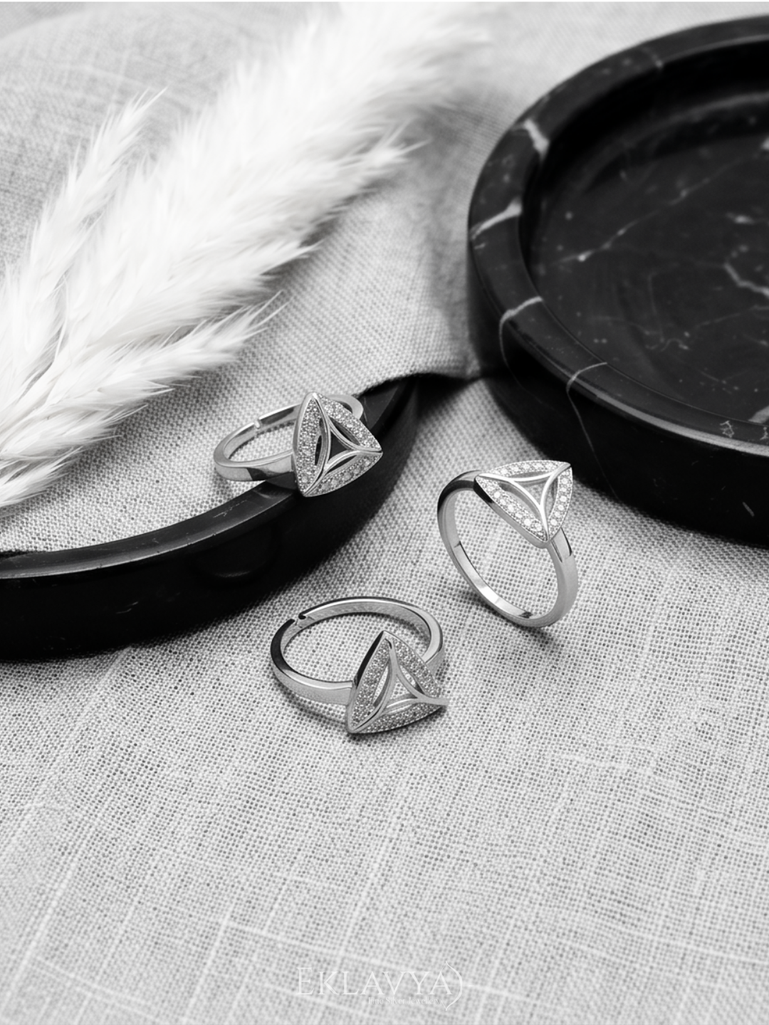 Trinelle Spark Toe Rings
