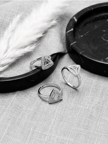 Trinelle Spark Toe Rings