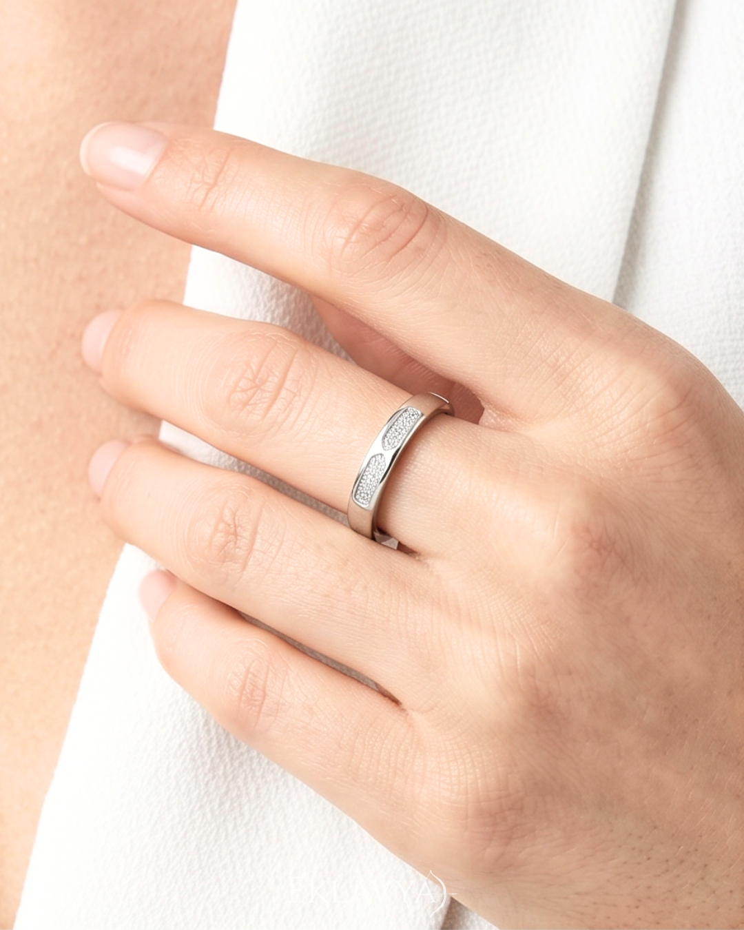 Noiré Edge Band Ring