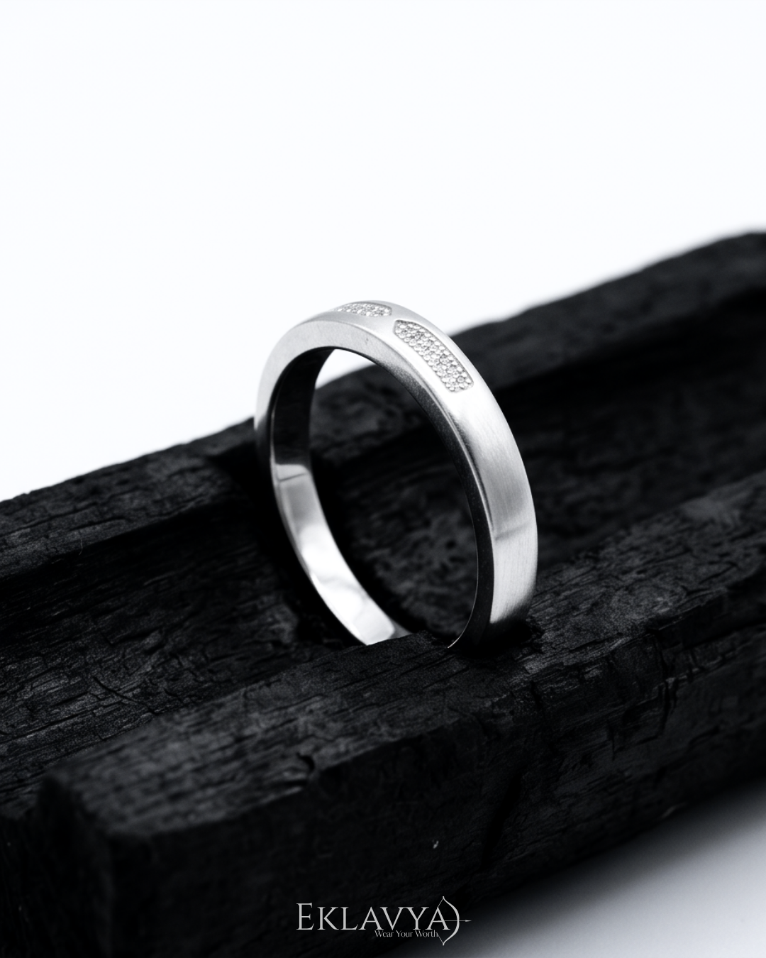 Noiré Edge Band Ring