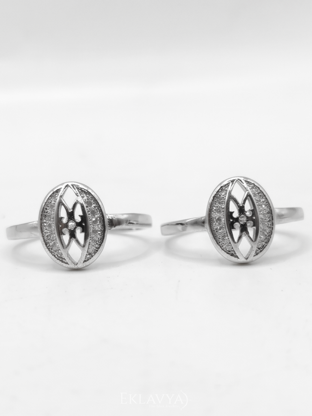 Noiré Oval Toe Rings