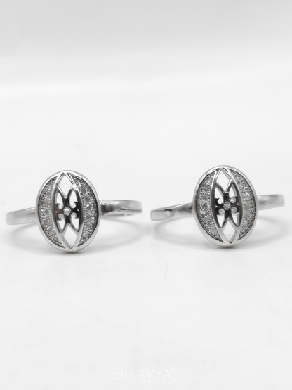 Noiré Oval Toe Rings
