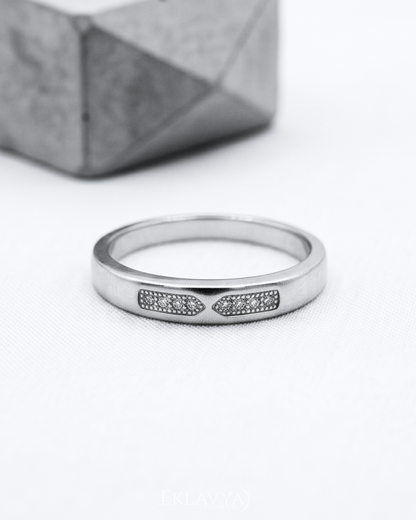 Noiré Edge Band Ring