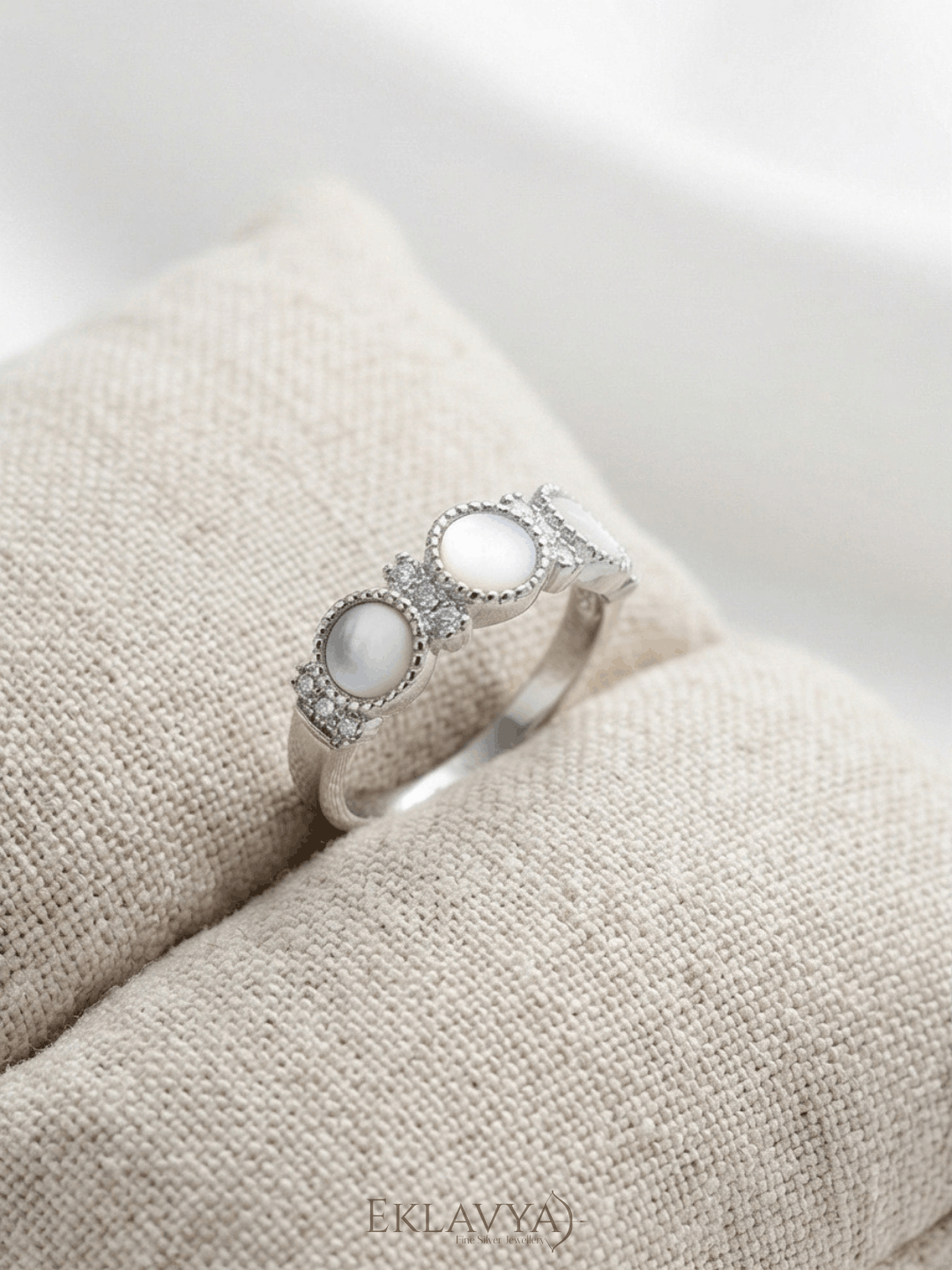 Circle Gem Ring