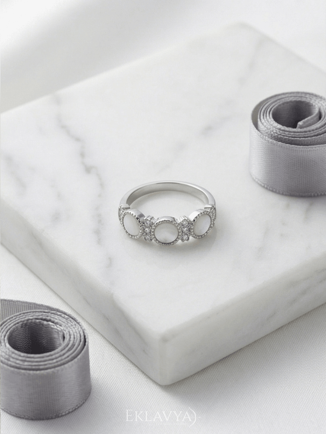Circle Gem Ring