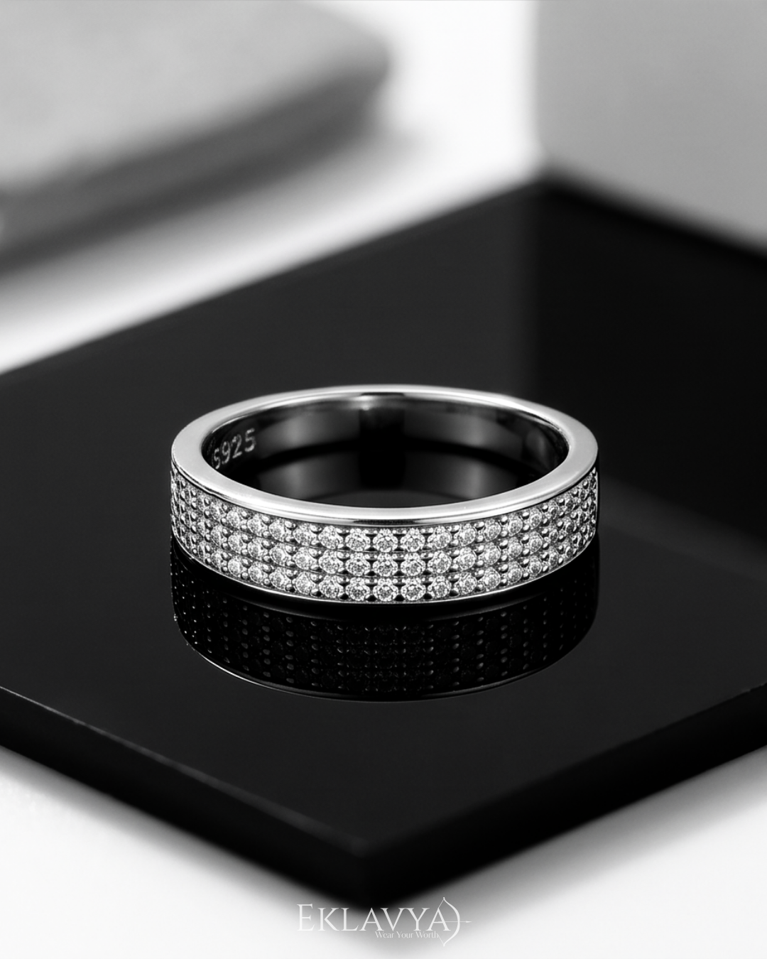Lunéva Pavé Band Ring