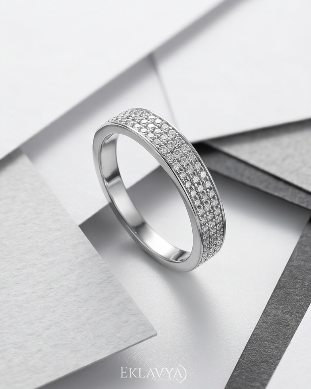 Lunéva Pavé Band Ring
