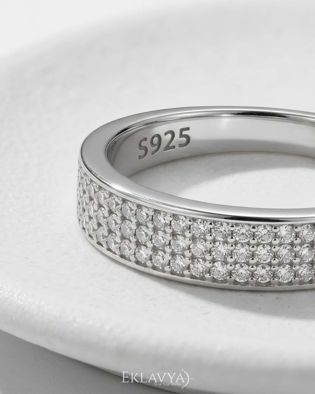 Lunéva Pavé Band Ring