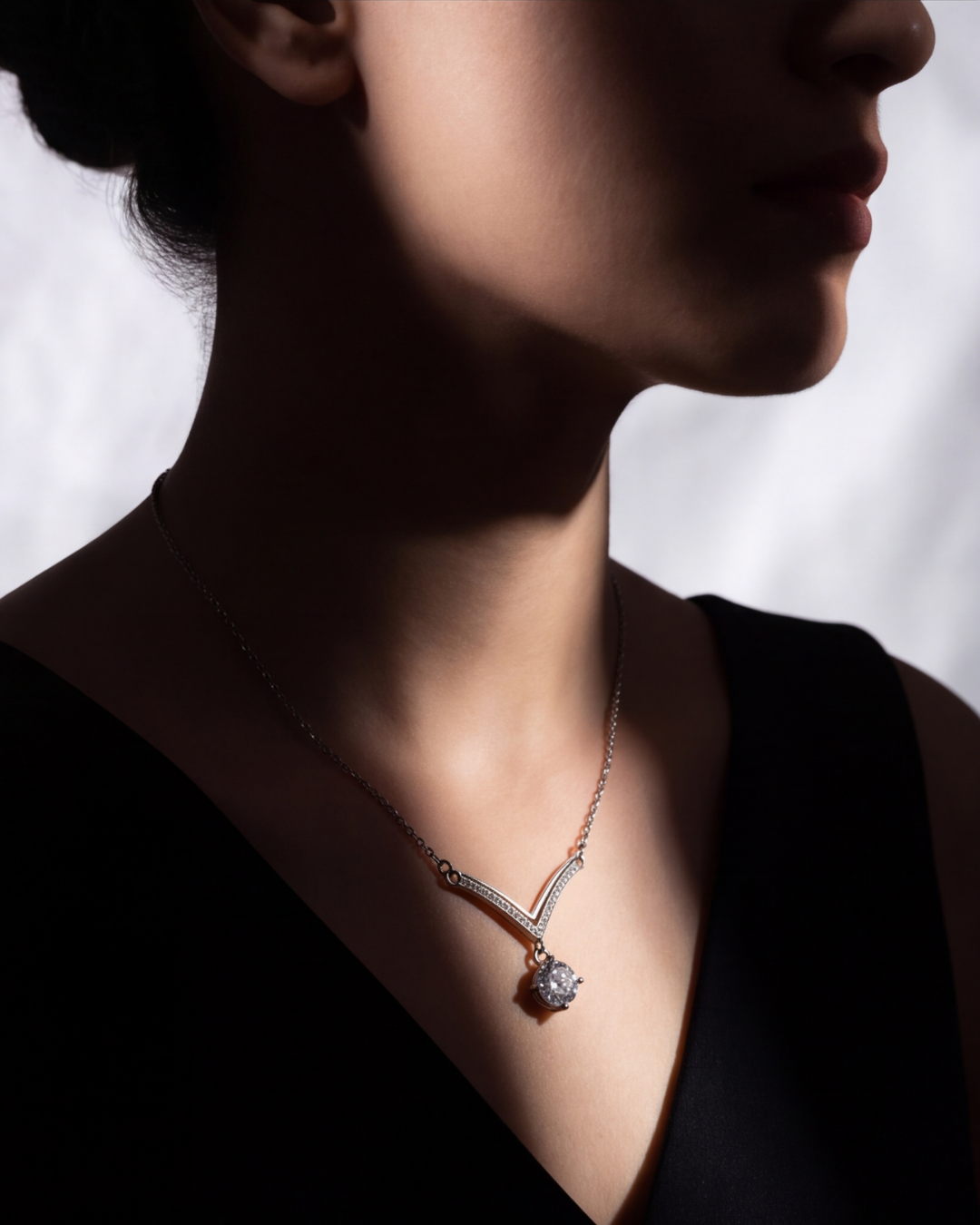 The Veyra Solitaire V Pendant