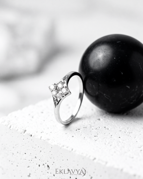 Eklavya Avelisse Trio Spark Ring — catalog image 2