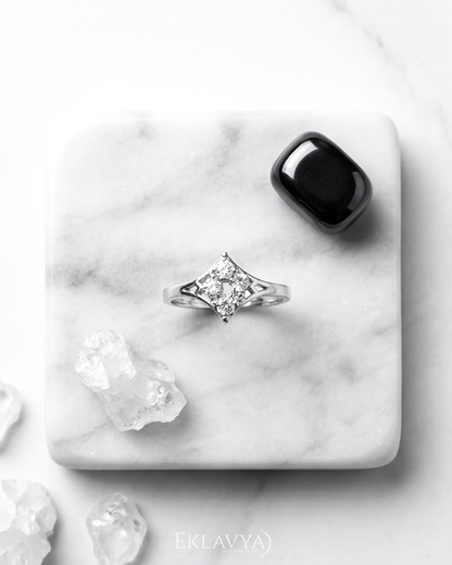 Avelisse Trio Spark Ring