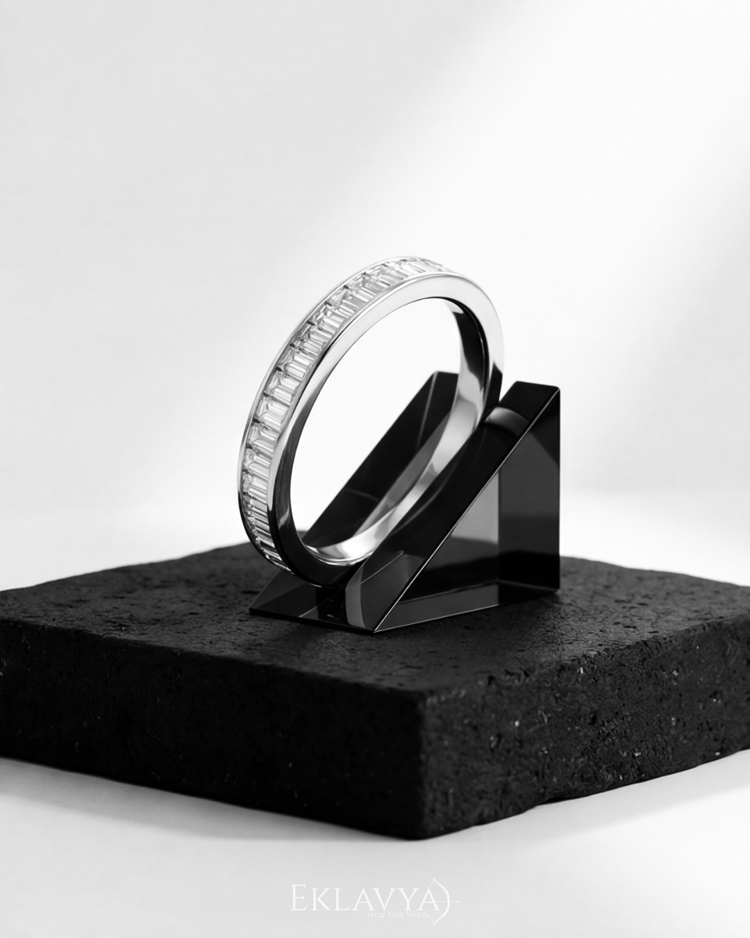 Luminaire Eternity Band