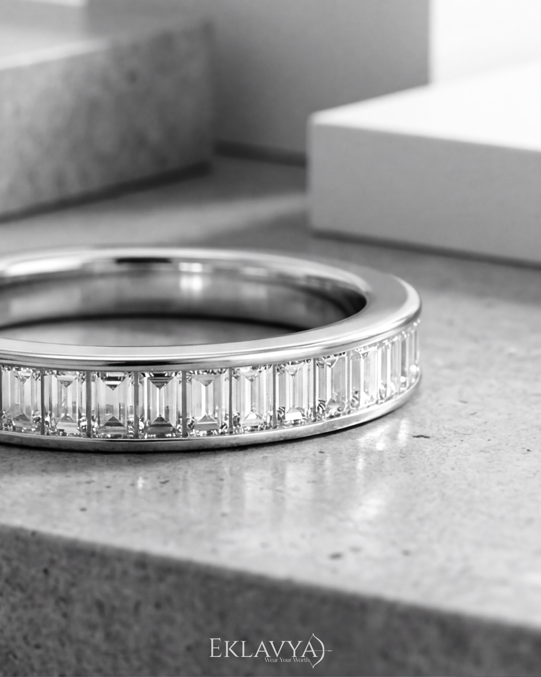 Luminaire Eternity Band