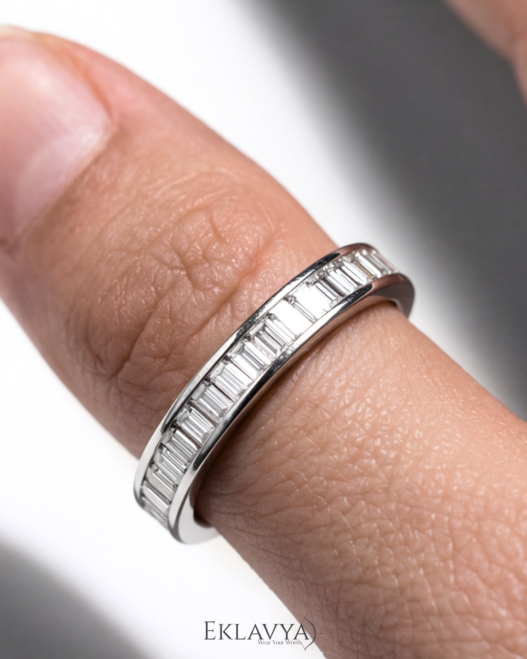 Luminaire Eternity Band