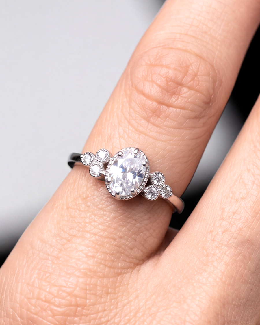 Élanora Bloom Solitaire Ring