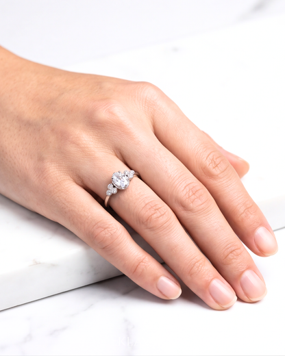 Élanora Bloom Solitaire Ring