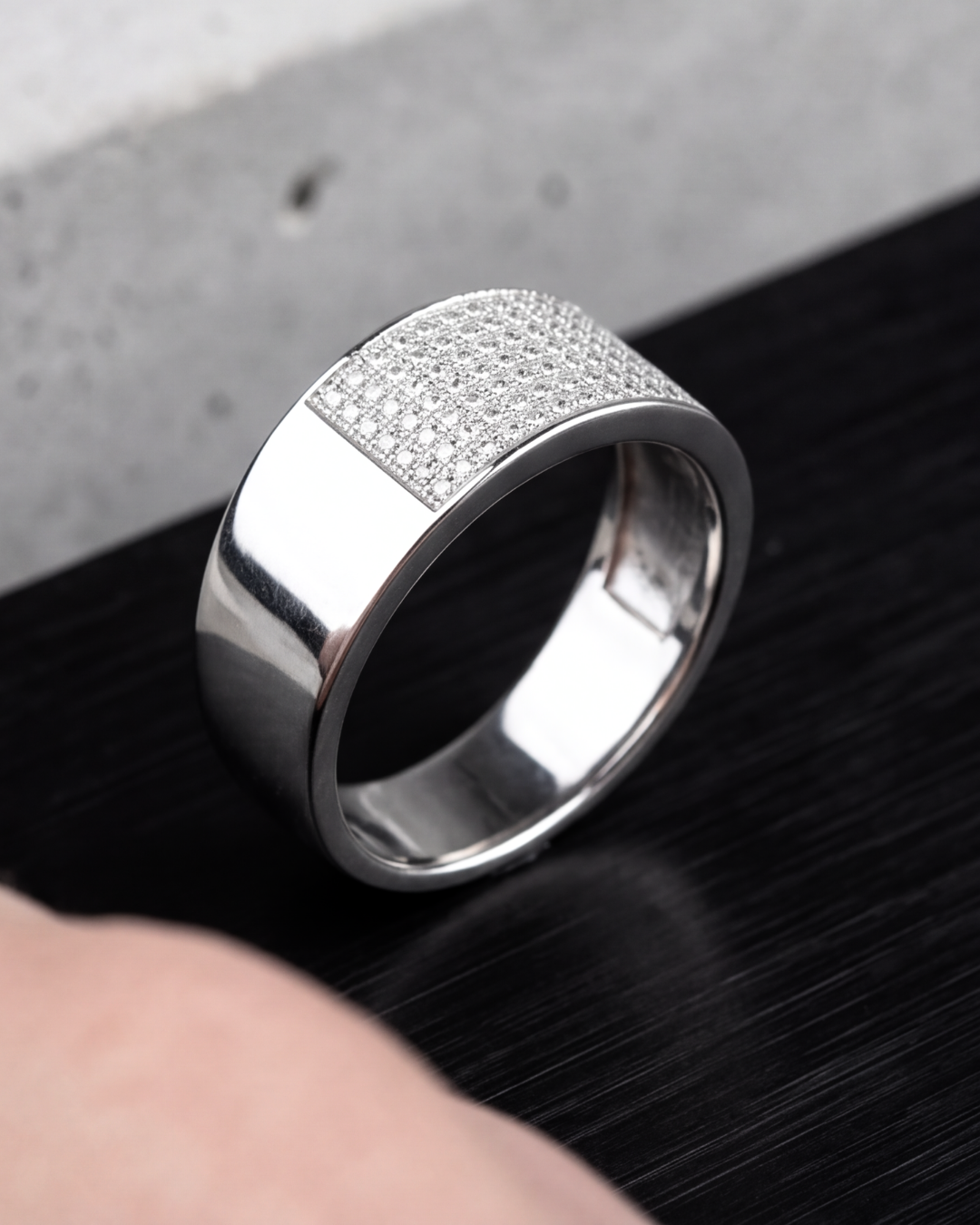 Aurora Pavé Band Ring – (7 Rows)