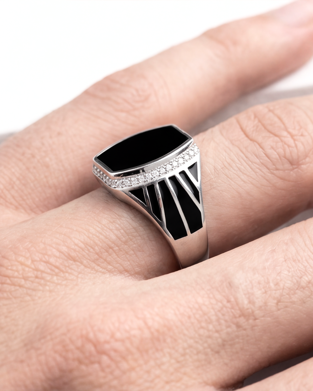 Noir Regent Signet Ring
