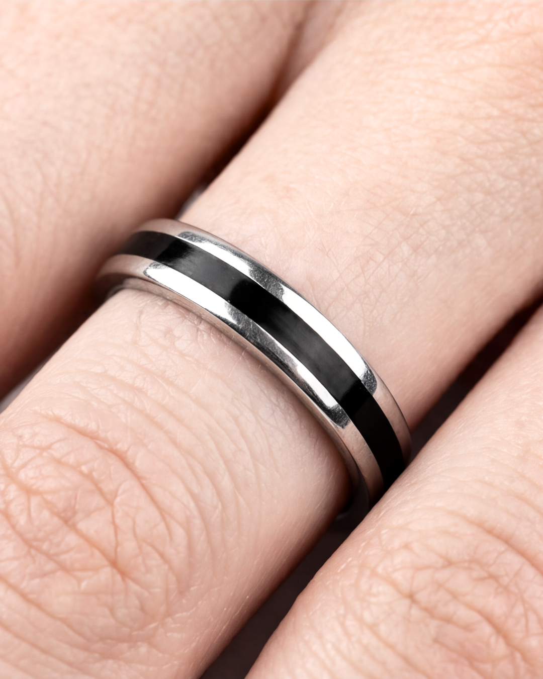 Unisex Noir Edge Band Ring