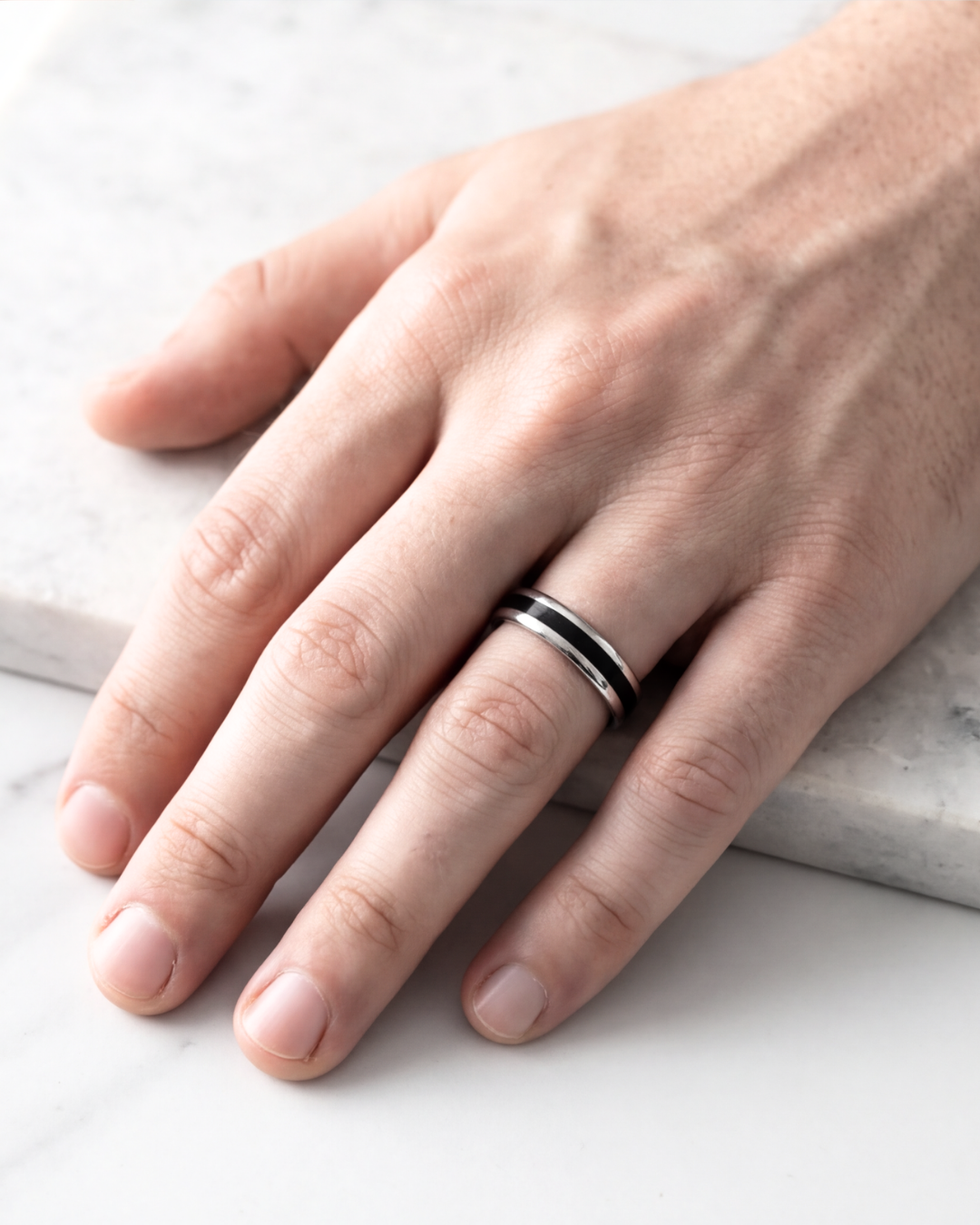 Unisex Noir Edge Band Ring