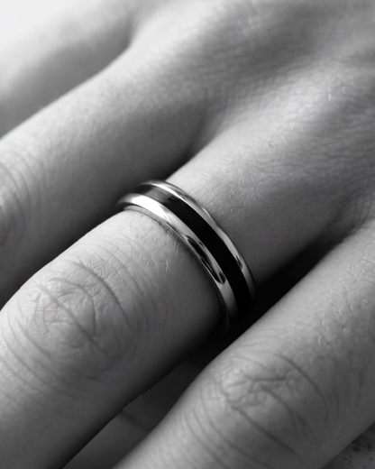Unisex Noir Edge Band Ring