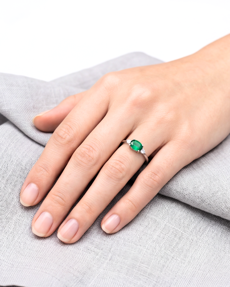 Emeralda Elegance Ring