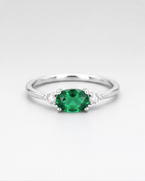 Emeralda Elegance Oval Ring in 925 sterling silver