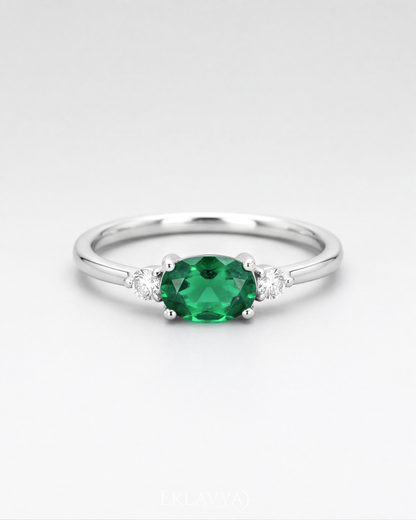 Emeralda Elegance Ring