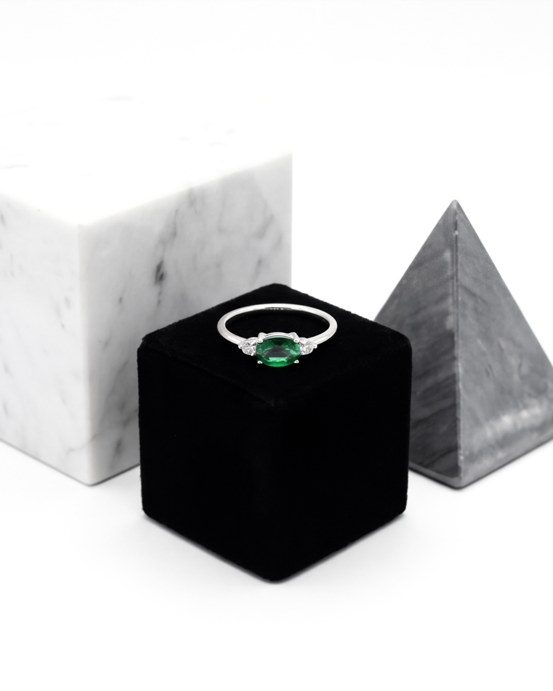 Emeralda Elegance Ring