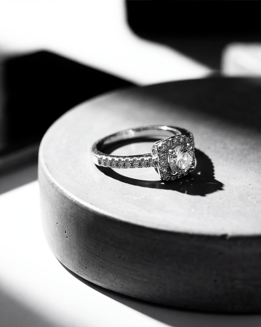 Eklavya Regal Halo Ring — catalog image 5