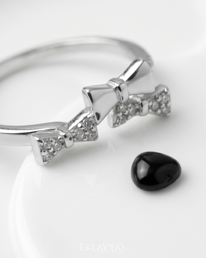 Lunéra Bow Ring
